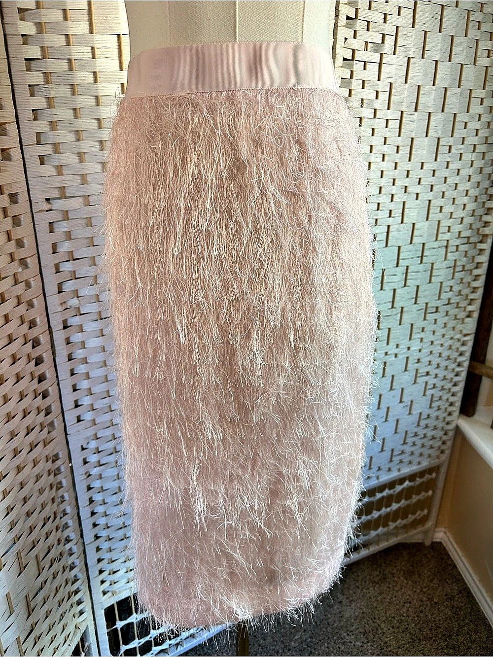BANANA REPUBLIC Eyelash Fringe Pencil Skirt Pink Midi Skirt Size 6